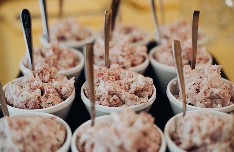 Il banco di salumi e formaggi della Trattoria il Fantino