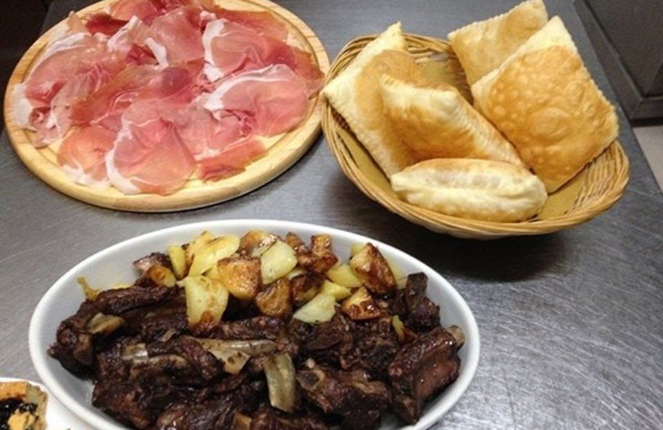 Tagliere di gnocco fritto e salumi